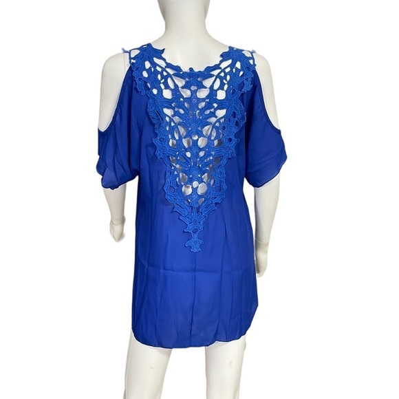 Women’s Cold Shoulder Blue Crochet Top
New - Picture 3 of 6